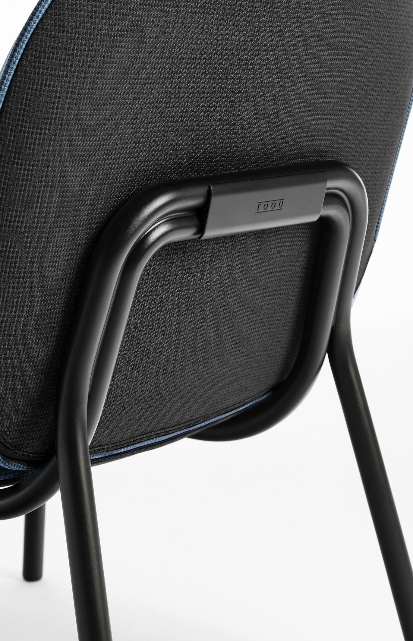 Tasca Lounge Chair by TOOU. Back detail foto, Gabriel Fabric, black metal frame