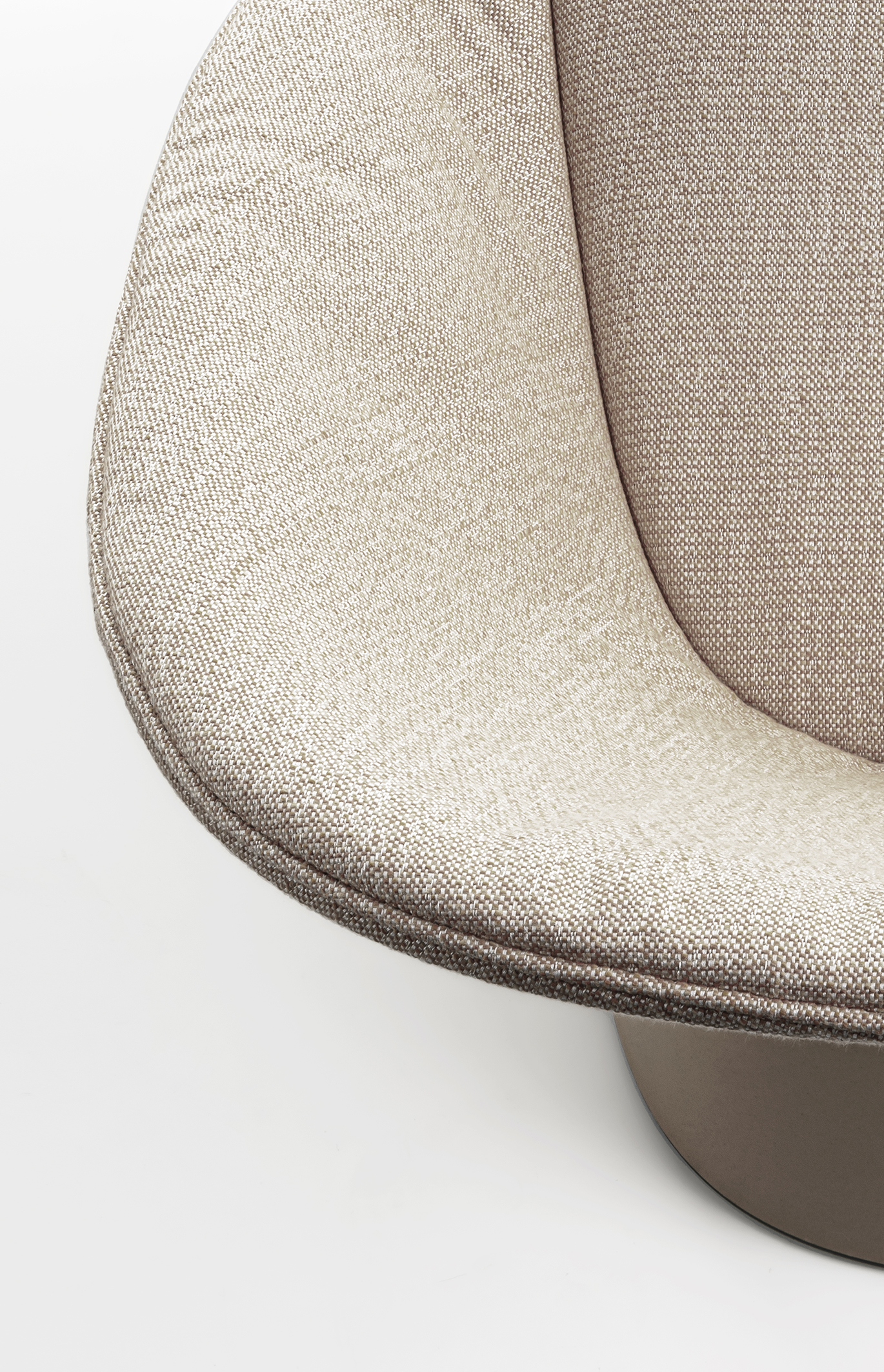 Sensu Lounge Chair Detail 03